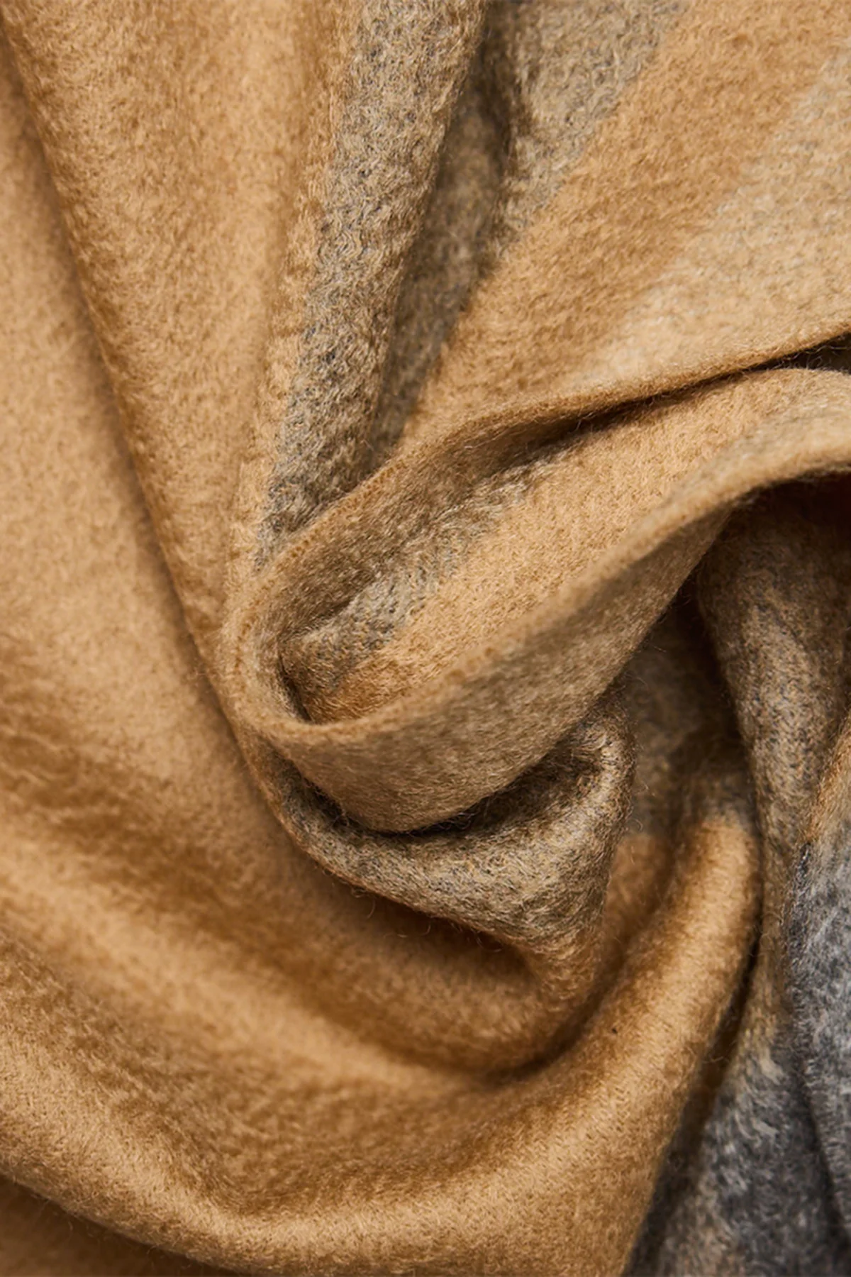 Tonal check Cashmere Scarf - Image 4